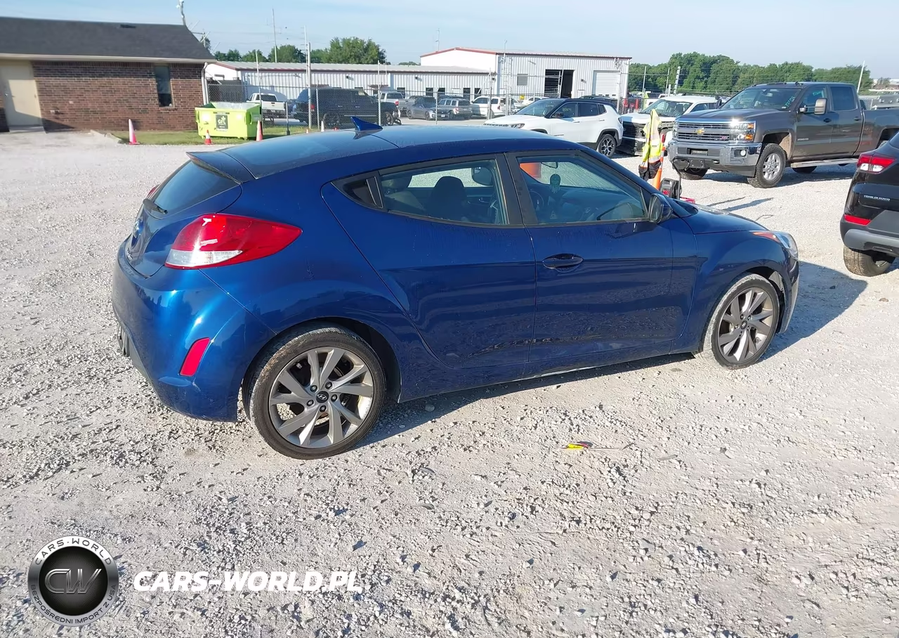 2017 Hyundai Veloster VIN:KMHTC6AD6HU311537 - 4