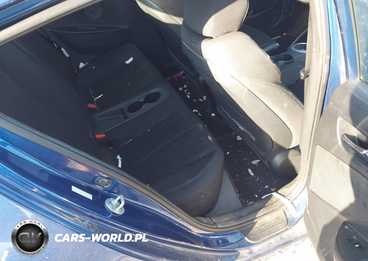 2017 Hyundai Veloster VIN:KMHTC6AD6HU311537 - 8