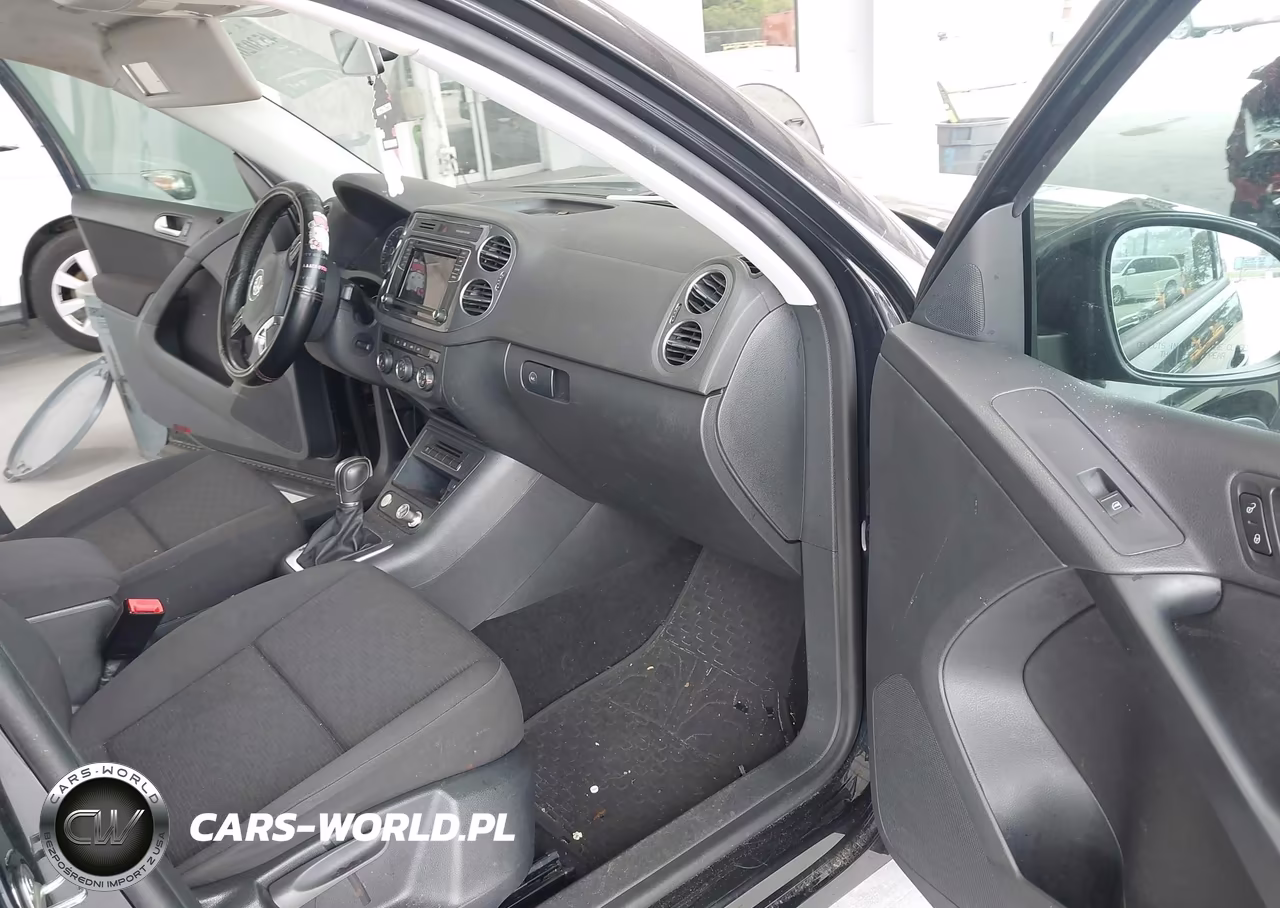2017 Volkswagen Tiguan 2.0T-2.0T S VIN:WVGAV7AX1HK043252 - 5