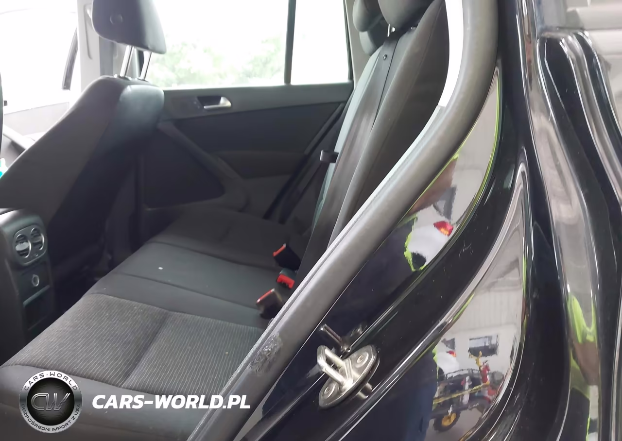2017 Volkswagen Tiguan 2.0T-2.0T S VIN:WVGAV7AX1HK043252 - 8
