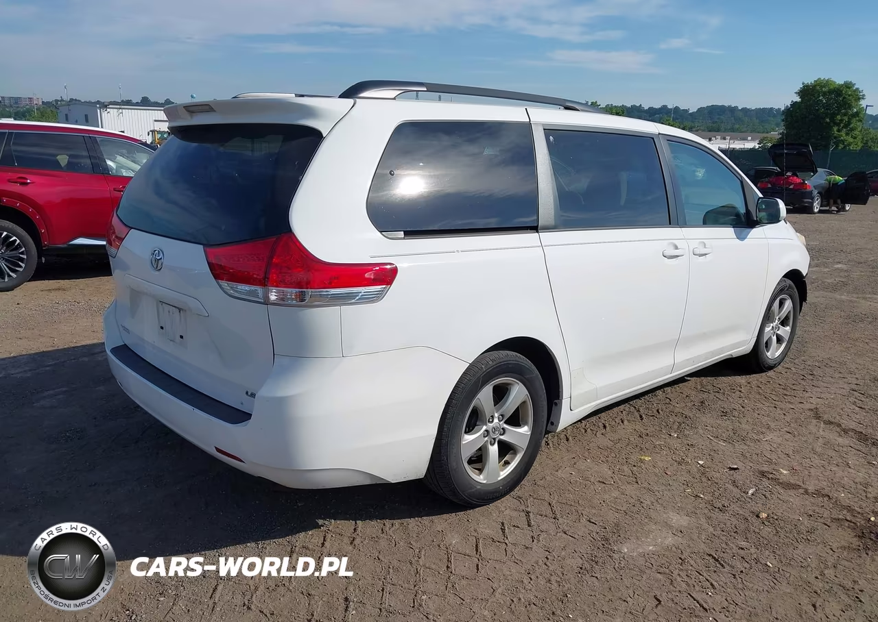 2014 Toyota Sienna Le V6 8 Passenger VIN:5TDKK3DC9ES449965 - 4