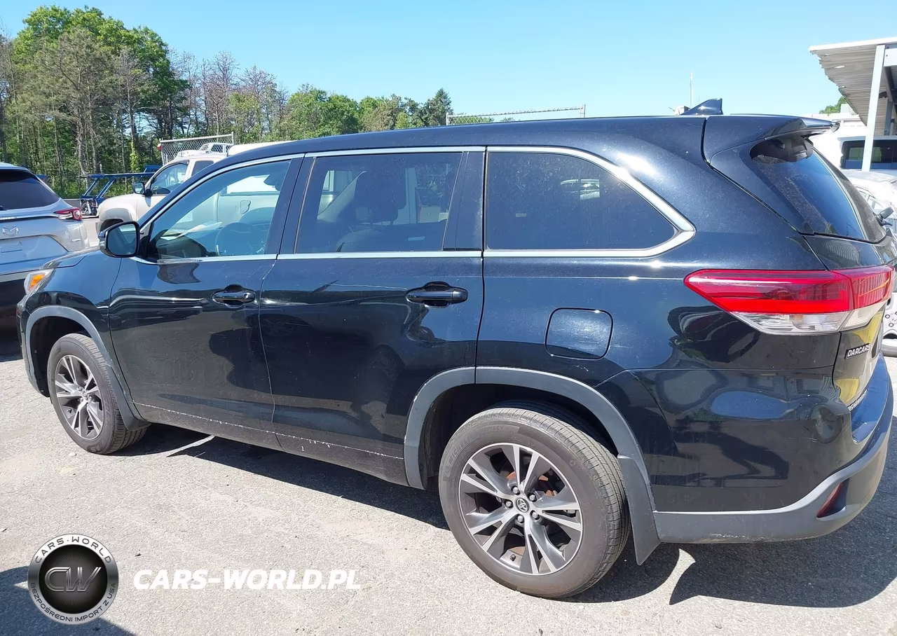 2017 Toyota Highlander Le Plus VIN:5TDBZRFH6HS381779 - 14
