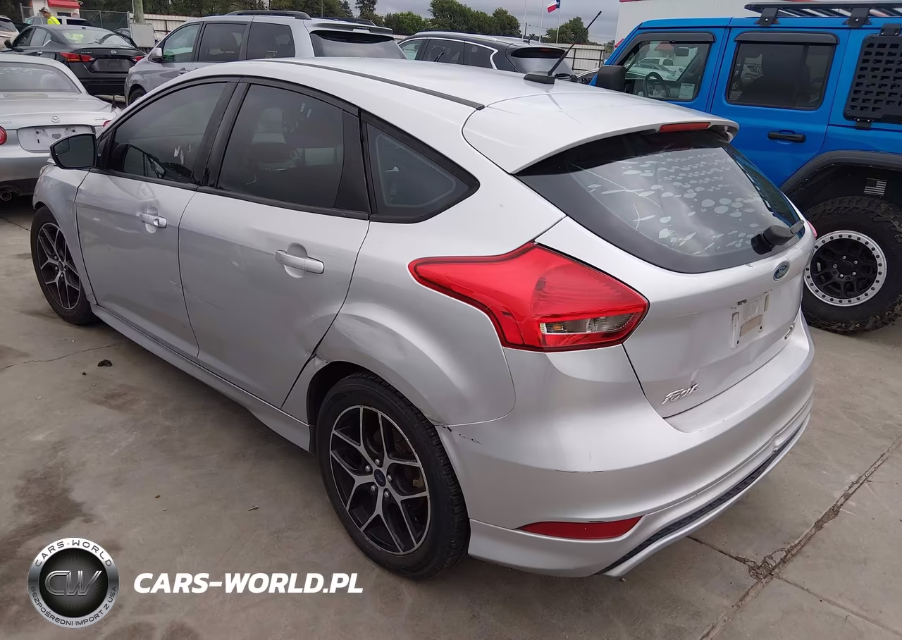 2015 Ford Focus Se VIN:1FADP3K24FL384536 - 3