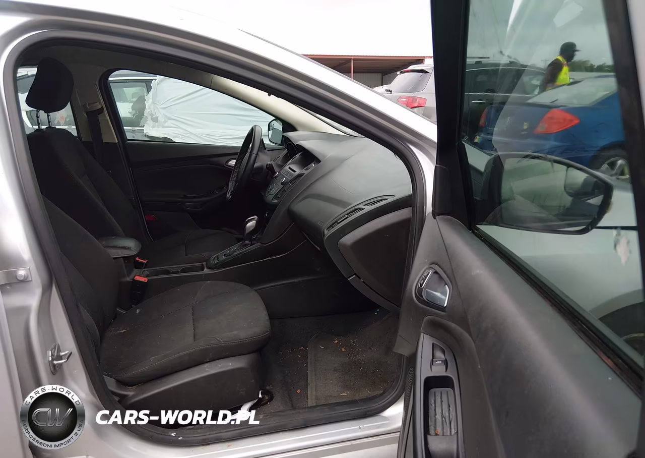2015 Ford Focus Se VIN:1FADP3K24FL384536 - 5