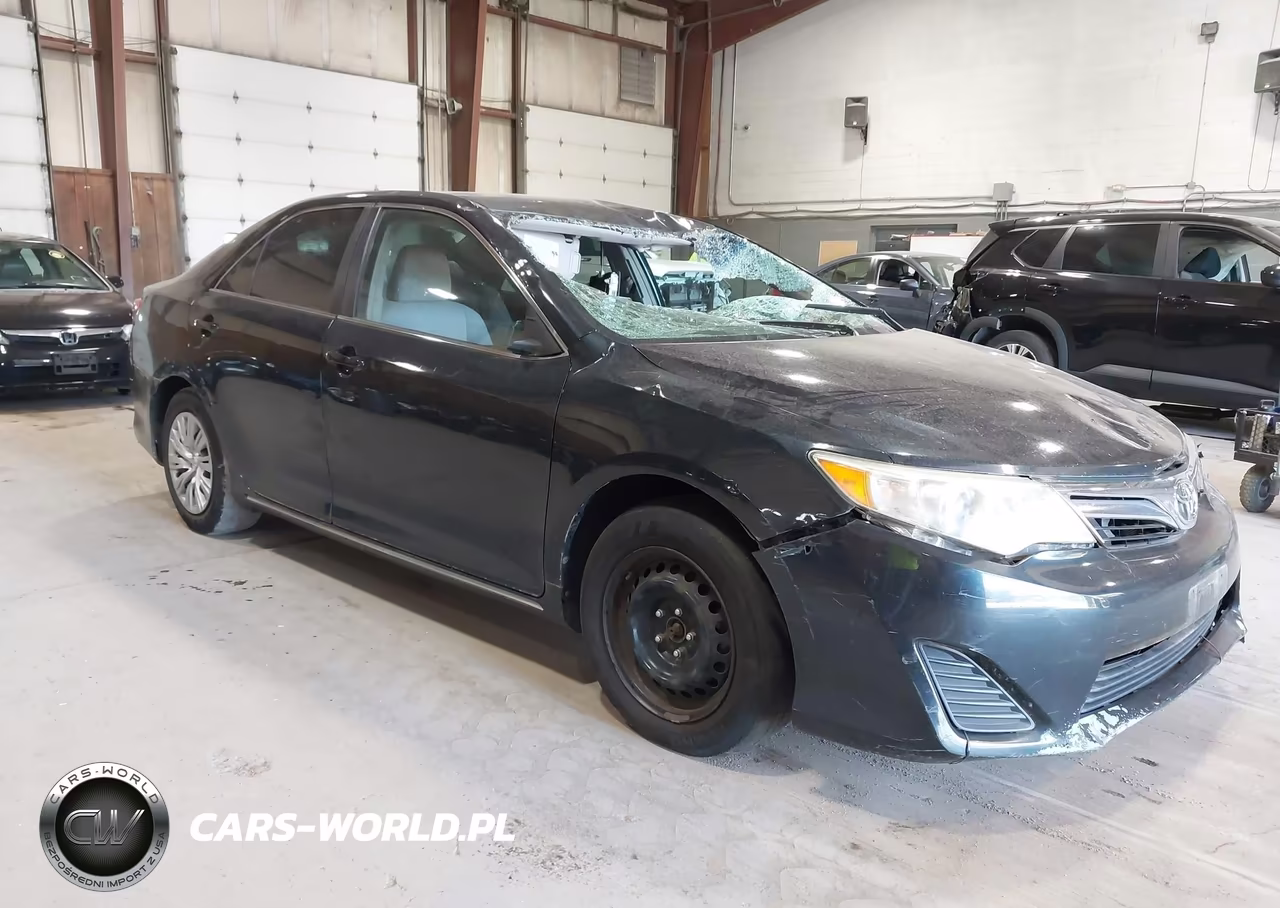 2012 Toyota Camry Le – zdjęcie 1 z 16