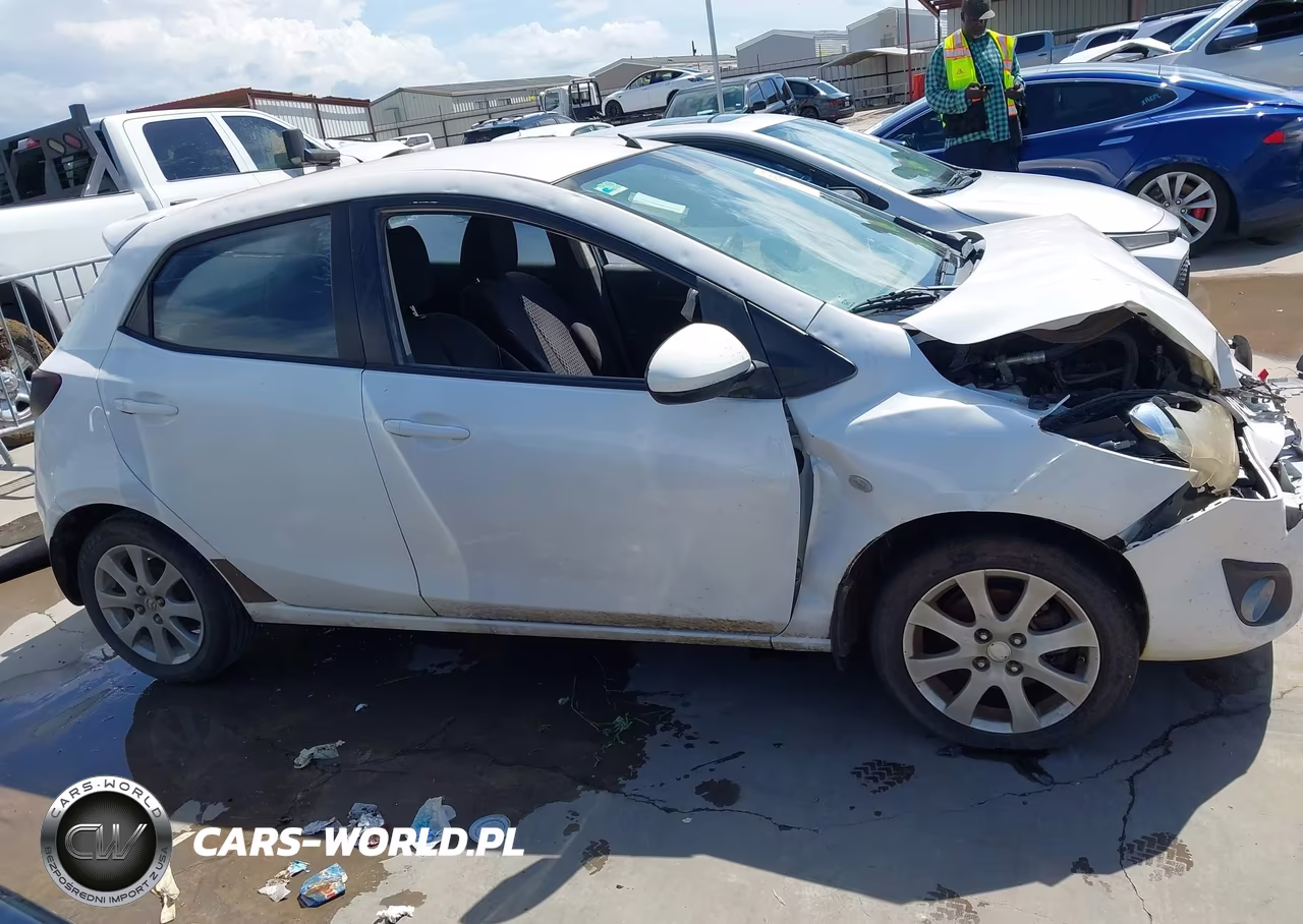 2011 Mazda Mazda2 Touring VIN:JM1DE1HYXB0117008 - 13