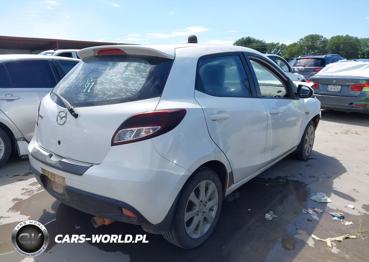 2011 Mazda Mazda2 Touring VIN:JM1DE1HYXB0117008 - 4
