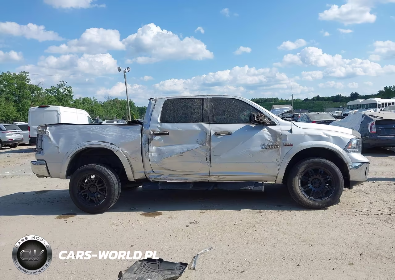 2016 Ram 1500 Laramie VIN:1C6RR7NT9GS137694 - 13
