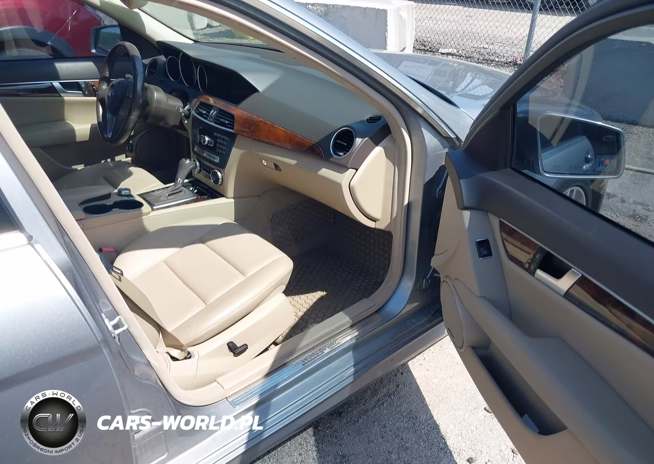 2012 Mercedes-Benz C 300 Sport 4Matic VIN:WDDGF8BB7CR233146 - 5