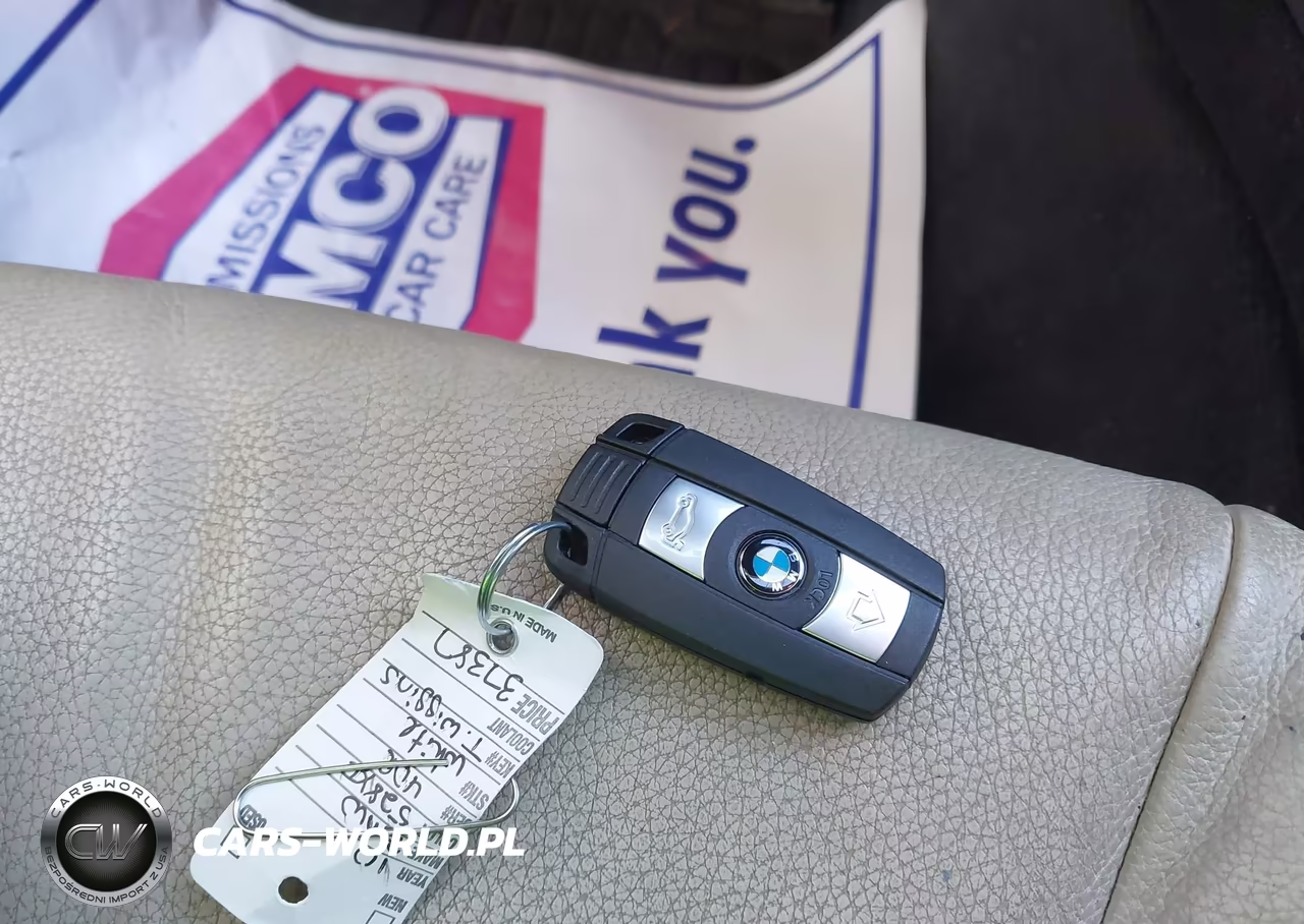 2010 BMW 528I xDrive VIN:WBANV1C5XAC389148 - 11