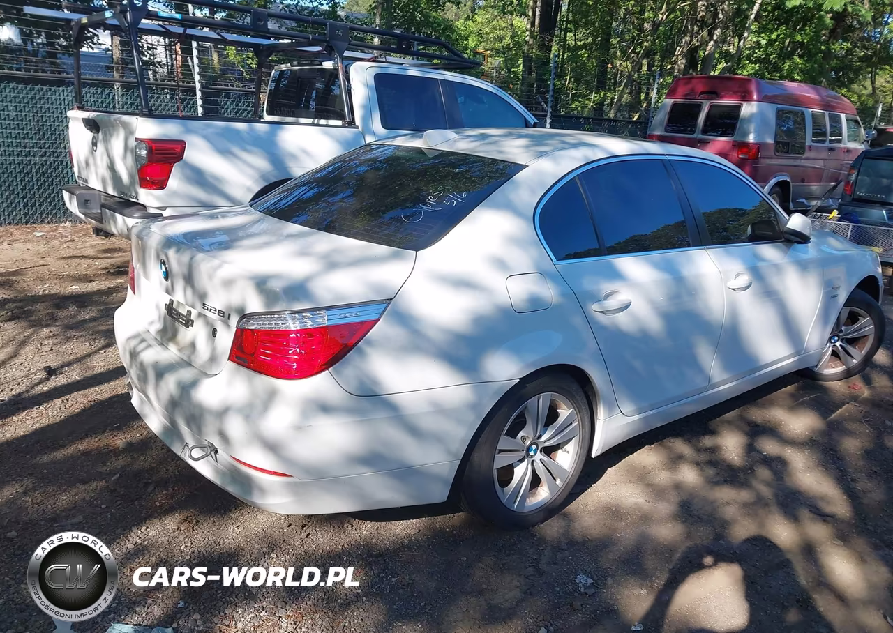 2010 BMW 528I xDrive VIN:WBANV1C5XAC389148 - 4