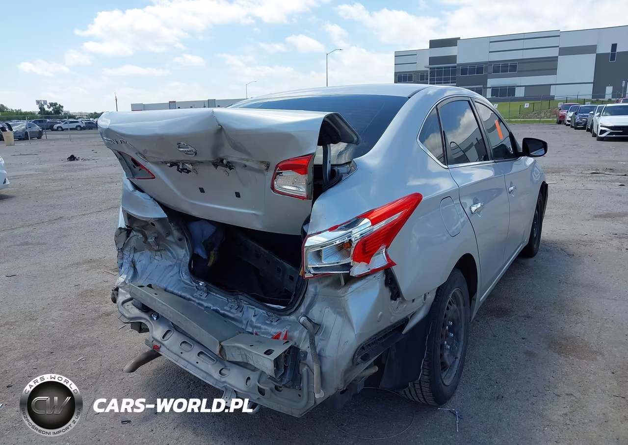 2018 Nissan Sentra S VIN:3N1AB7AP5JY295481 - 4