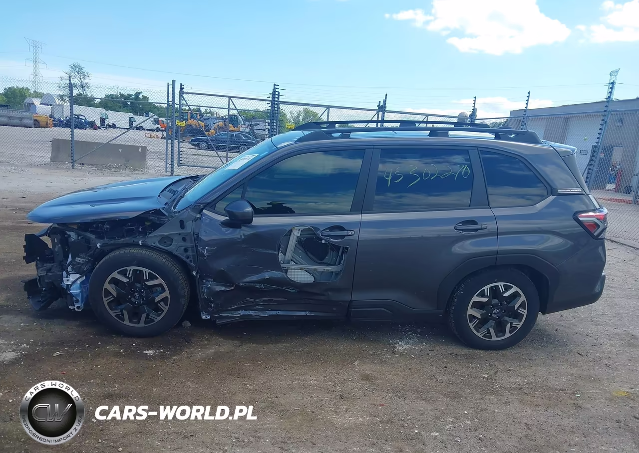 2025 Subaru Forester Premium VIN:JF2SLDBC1SH425344 - 14