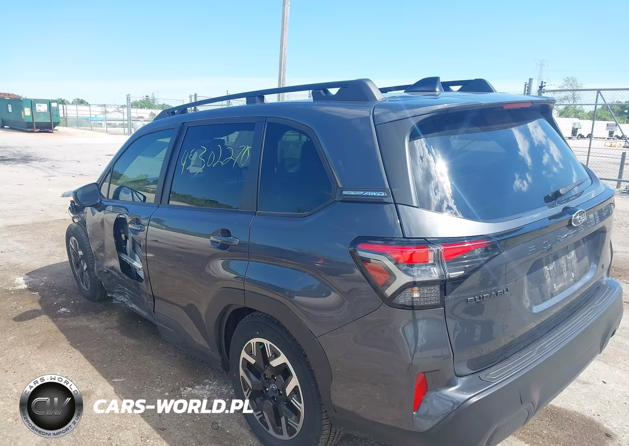 2025 Subaru Forester Premium VIN:JF2SLDBC1SH425344 - 3