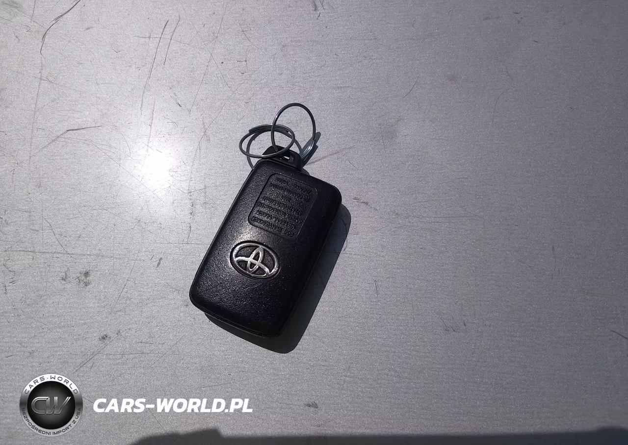 2015 Toyota Prius Two VIN:JTDKN3DU3F0485347 - 11