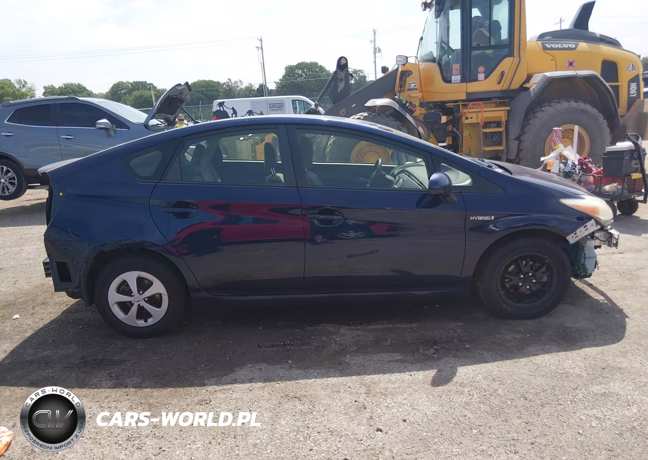 2015 Toyota Prius Two VIN:JTDKN3DU3F0485347 - 14