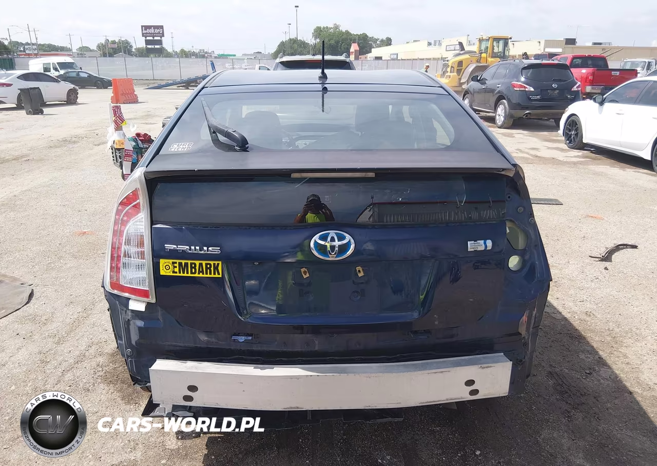 2015 Toyota Prius Two VIN:JTDKN3DU3F0485347 - 17