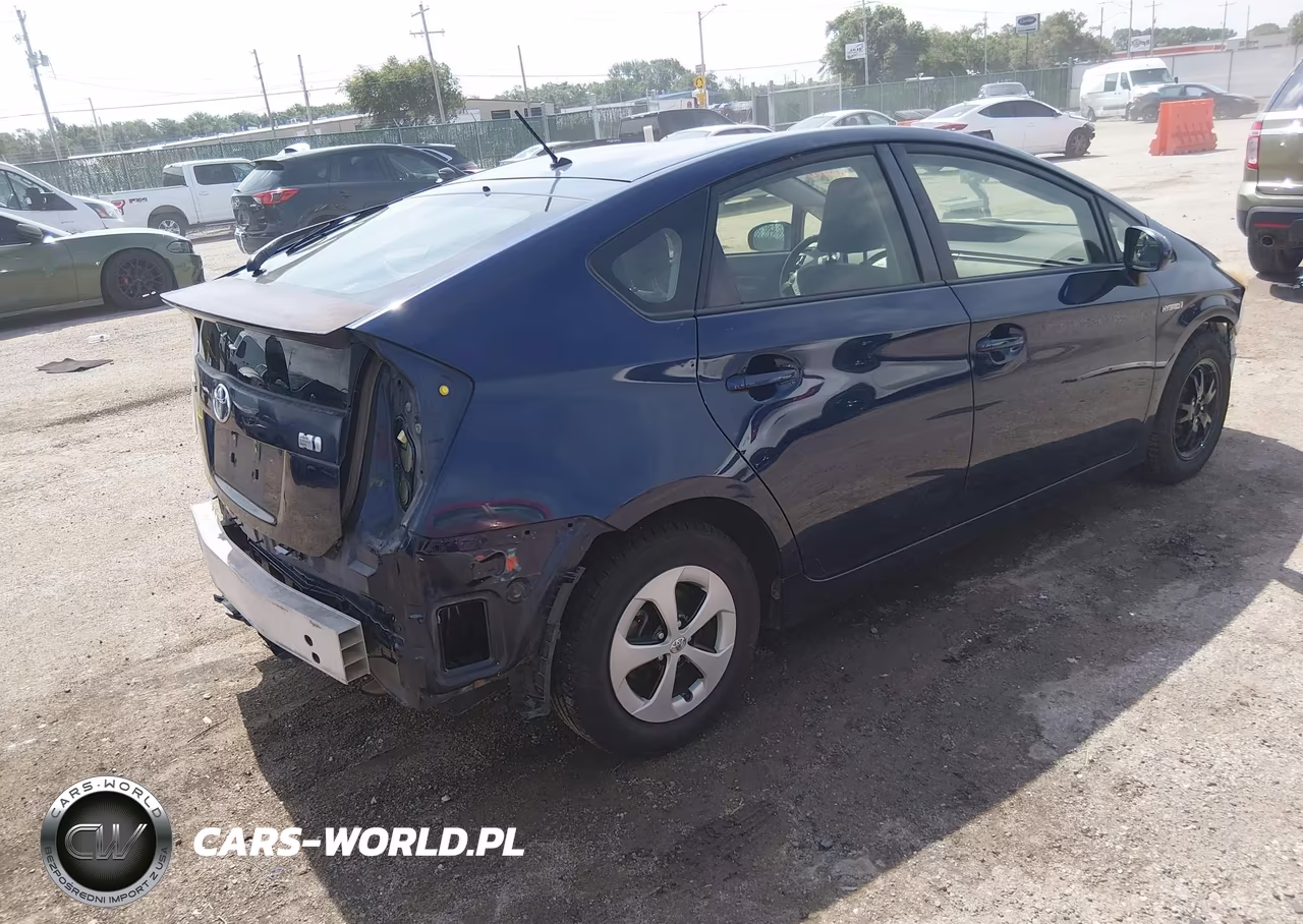 2015 Toyota Prius Two VIN:JTDKN3DU3F0485347 - 4