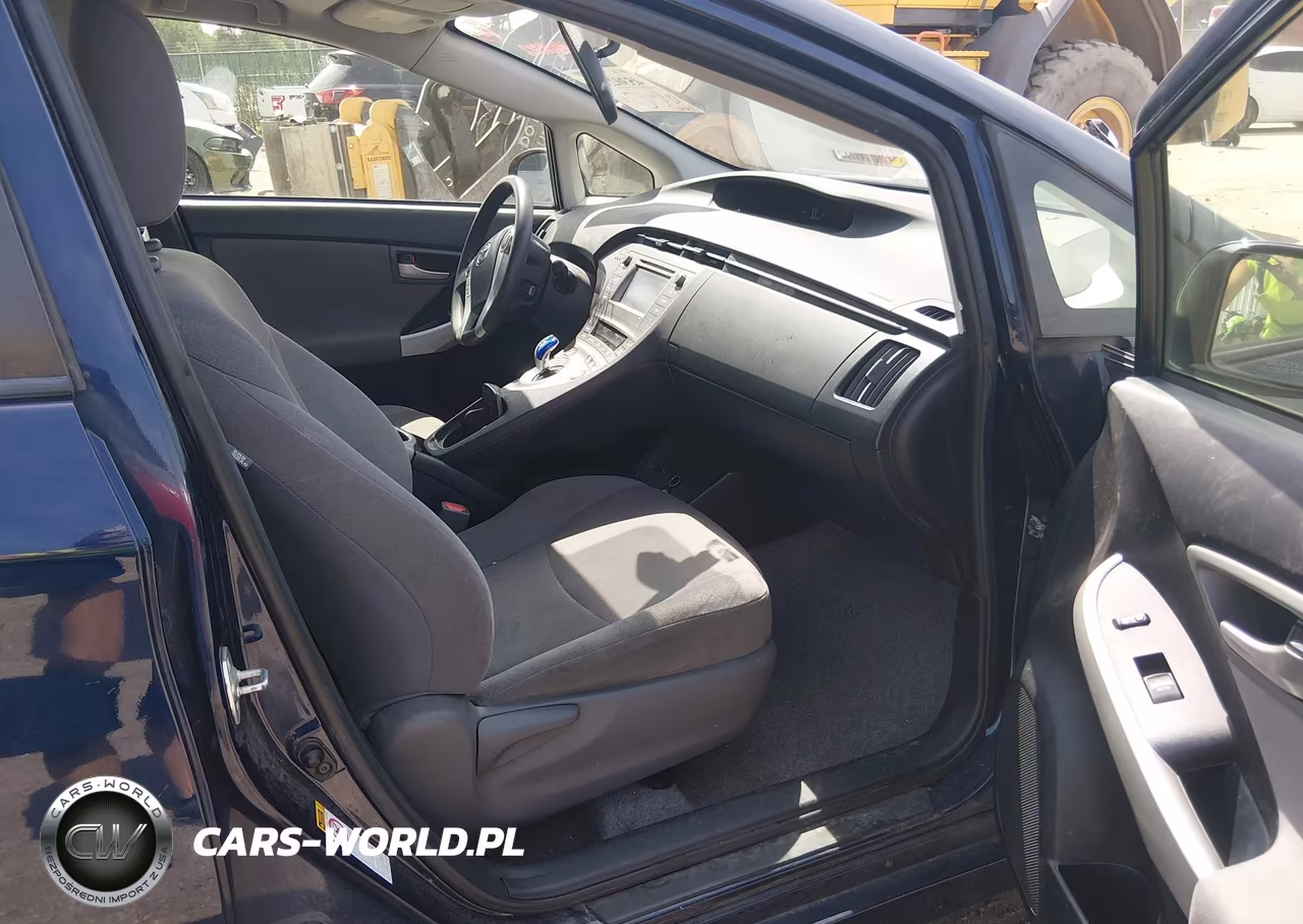 2015 Toyota Prius Two VIN:JTDKN3DU3F0485347 - 5