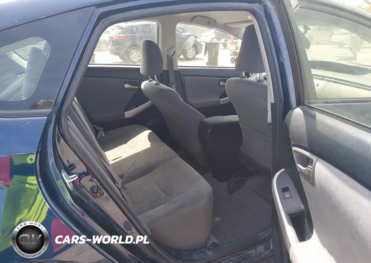 2015 Toyota Prius Two VIN:JTDKN3DU3F0485347 - 8