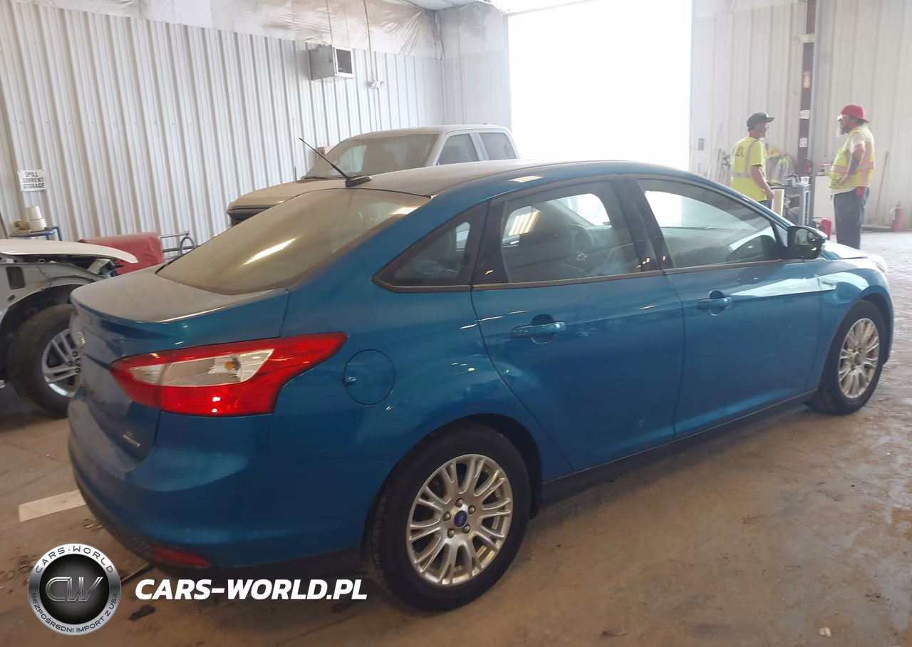 2014 Ford Focus Se VIN:1FADP3F20EL428914 - 4