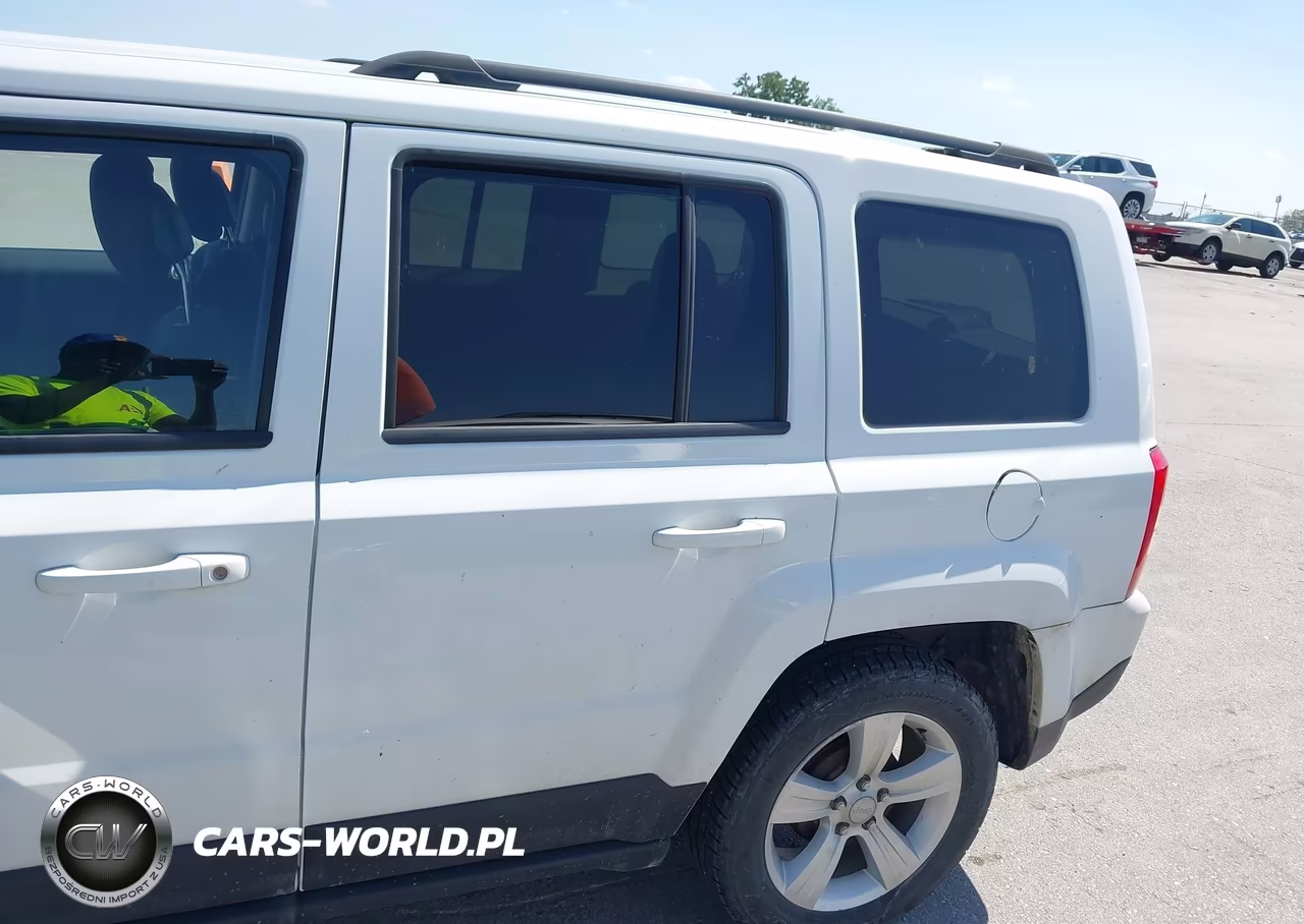 2014 Jeep Patriot Latitude VIN:1C4NJPFB8ED826311 - 14