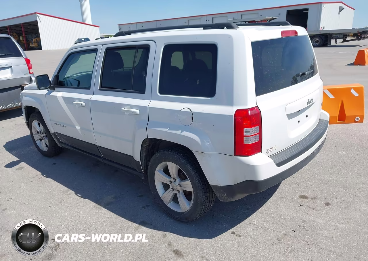 2014 Jeep Patriot Latitude VIN:1C4NJPFB8ED826311 - 3