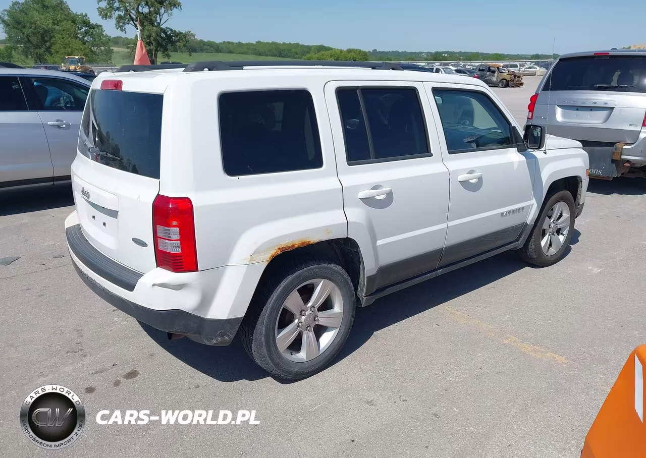 2014 Jeep Patriot Latitude VIN:1C4NJPFB8ED826311 - 4