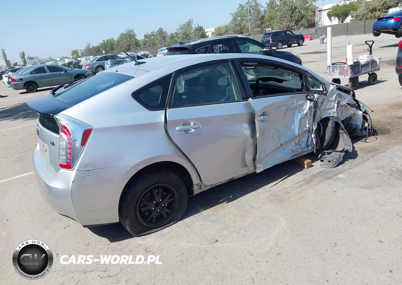 2015 Toyota Prius Four VIN:JTDKN3DU7F0460919 - 4