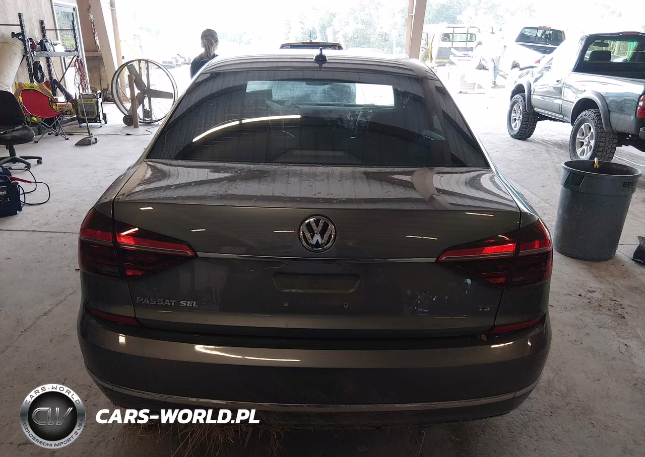 2017 Volkswagen Passat 1.8T Sel Premium VIN:1VWCT7A31HC082091 - 17