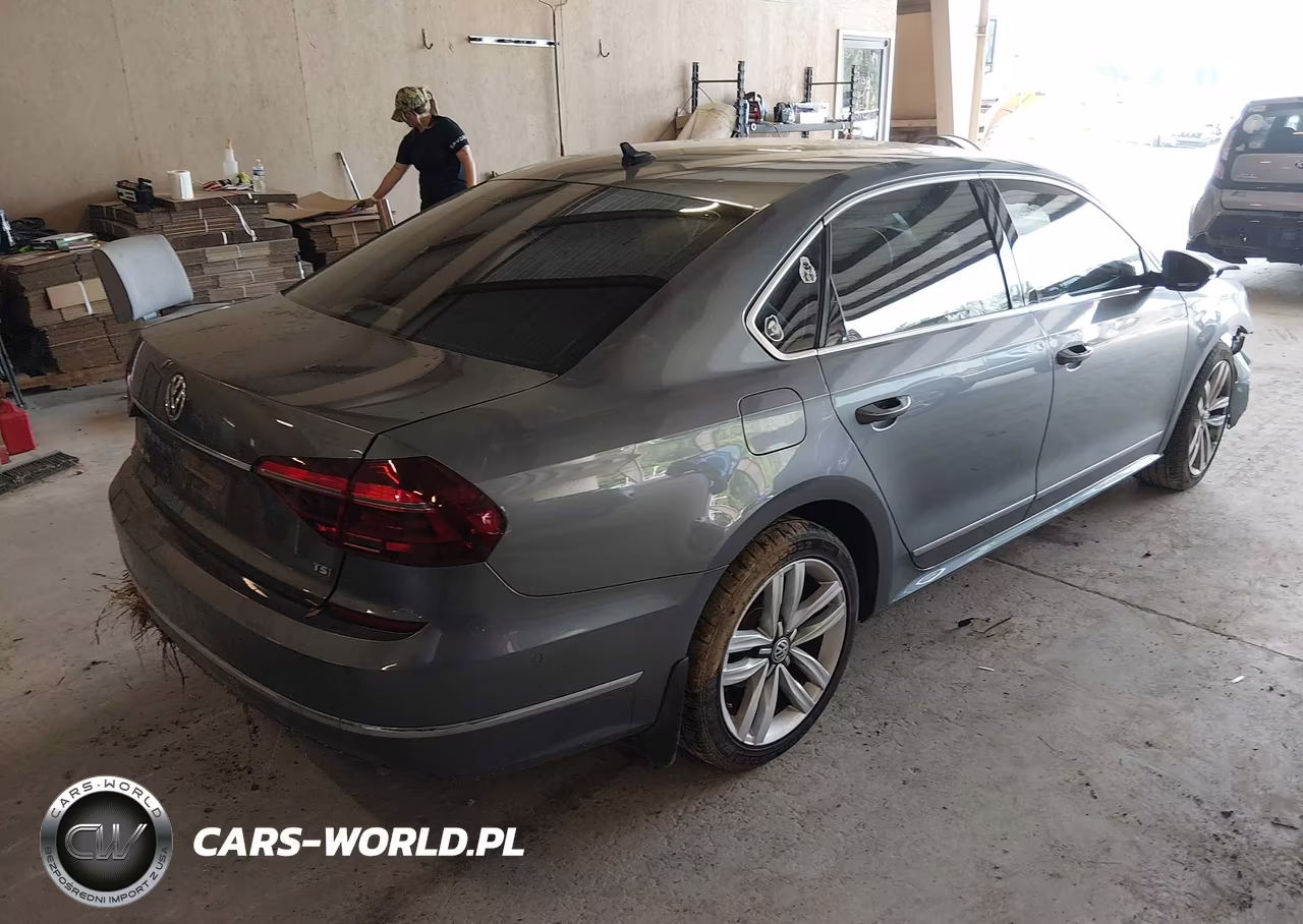 2017 Volkswagen Passat 1.8T Sel Premium VIN:1VWCT7A31HC082091 - 4