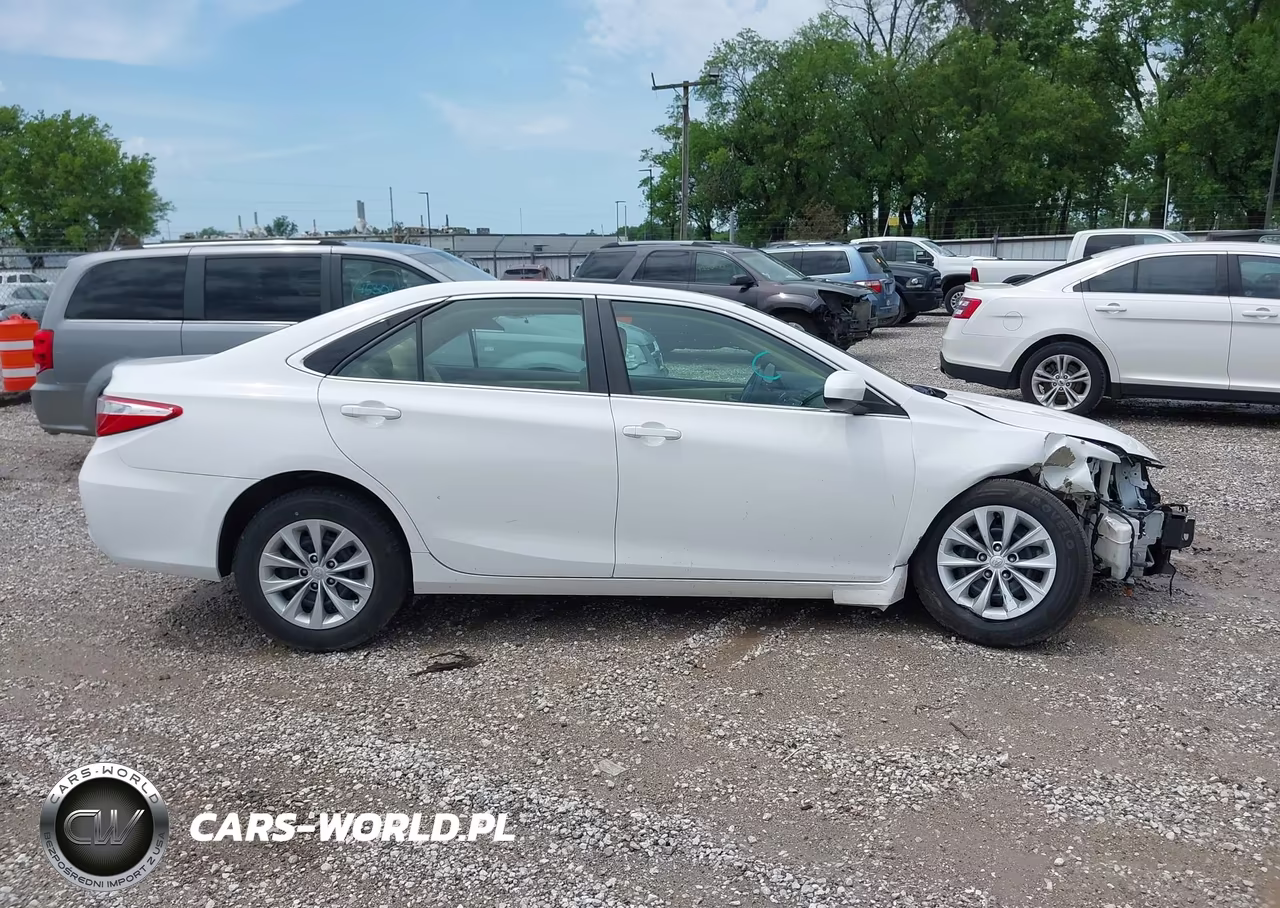 2017 Toyota Camry Le VIN:4T1BF1FK4HU718222 - 14