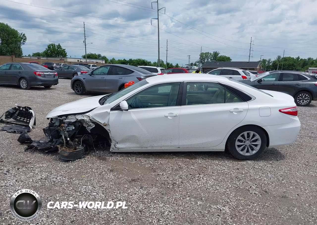 2017 Toyota Camry Le VIN:4T1BF1FK4HU718222 - 15