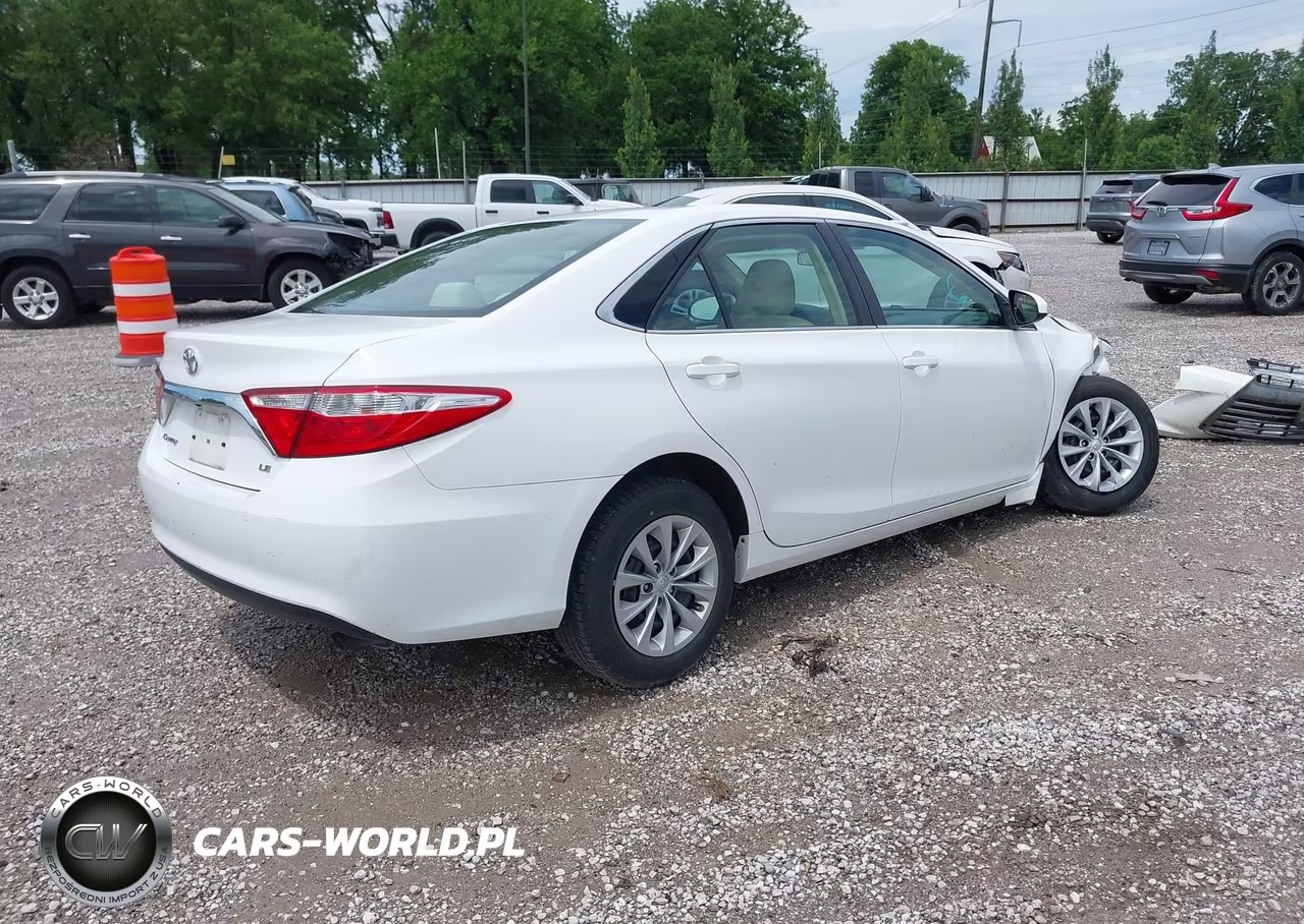 2017 Toyota Camry Le VIN:4T1BF1FK4HU718222 - 4