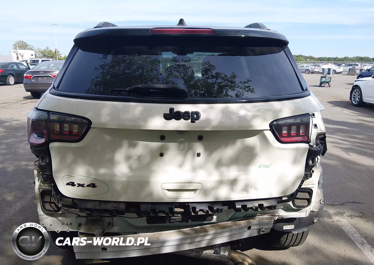 2018 Jeep Compass Altitude 4X4 VIN:3C4NJDBBXJT325719 - 16