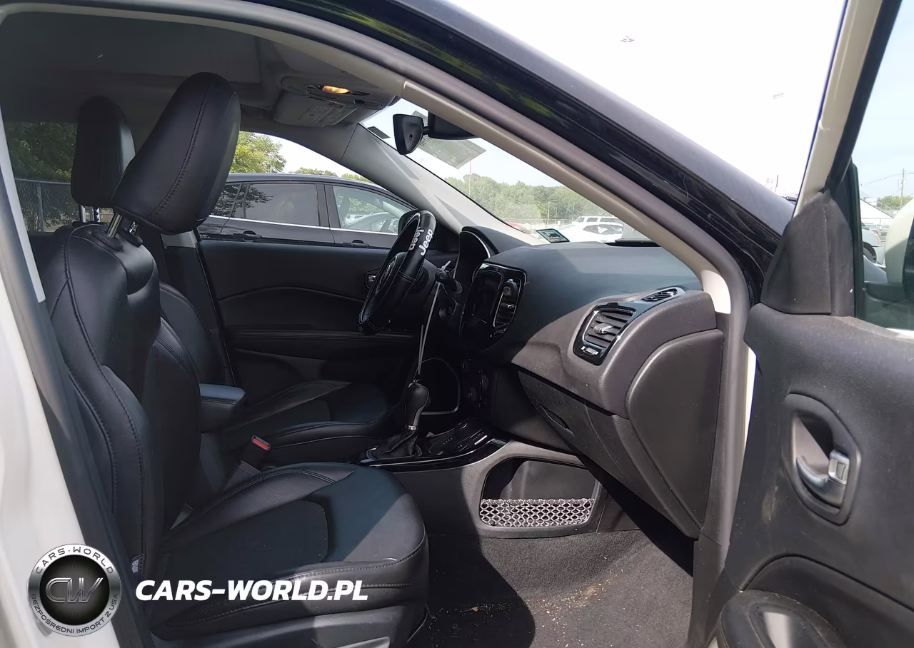 2018 Jeep Compass Altitude 4X4 VIN:3C4NJDBBXJT325719 - 5