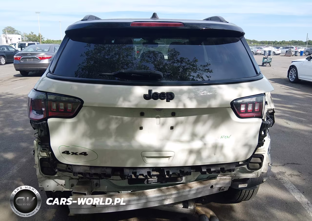 2018 Jeep Compass Altitude 4X4 VIN:3C4NJDBBXJT325719 - 6