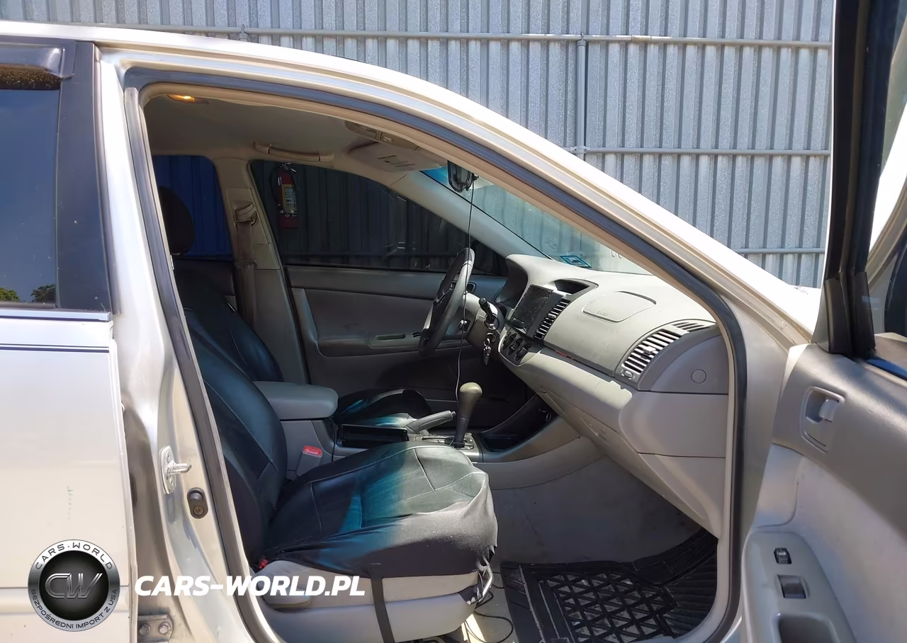 2004 Toyota Camry Le VIN:4T1BE32K24U887007 - 5