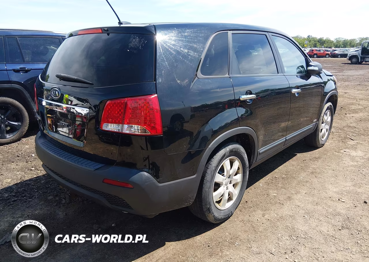 2013 Kia Sorento Lx VIN:5XYKTDA65DG329223 - 4