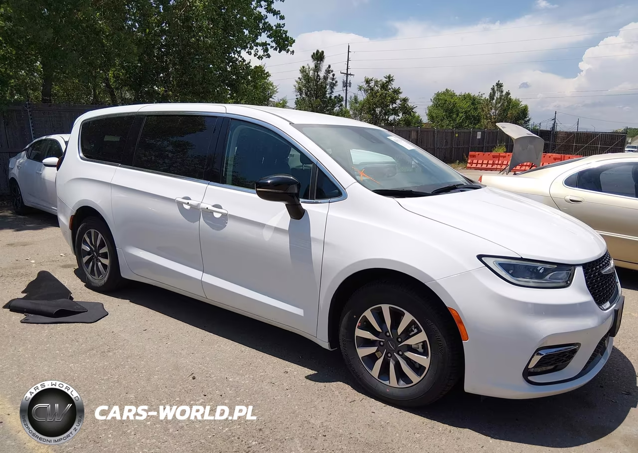 2024 Chrysler Pacifica Hybrid Select VIN:2C4RC1S71RR198735 - 13