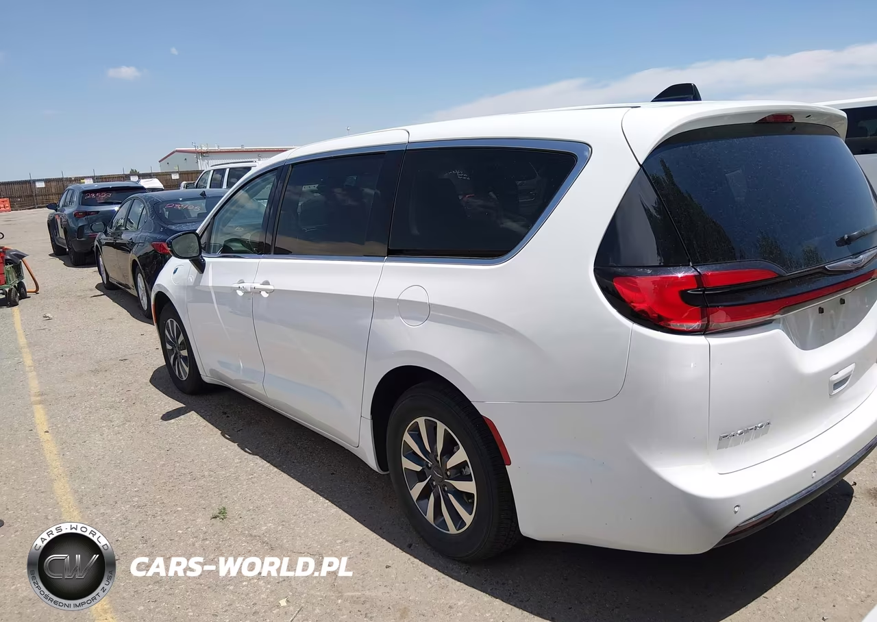 2024 Chrysler Pacifica Hybrid Select VIN:2C4RC1S71RR198735 - 3
