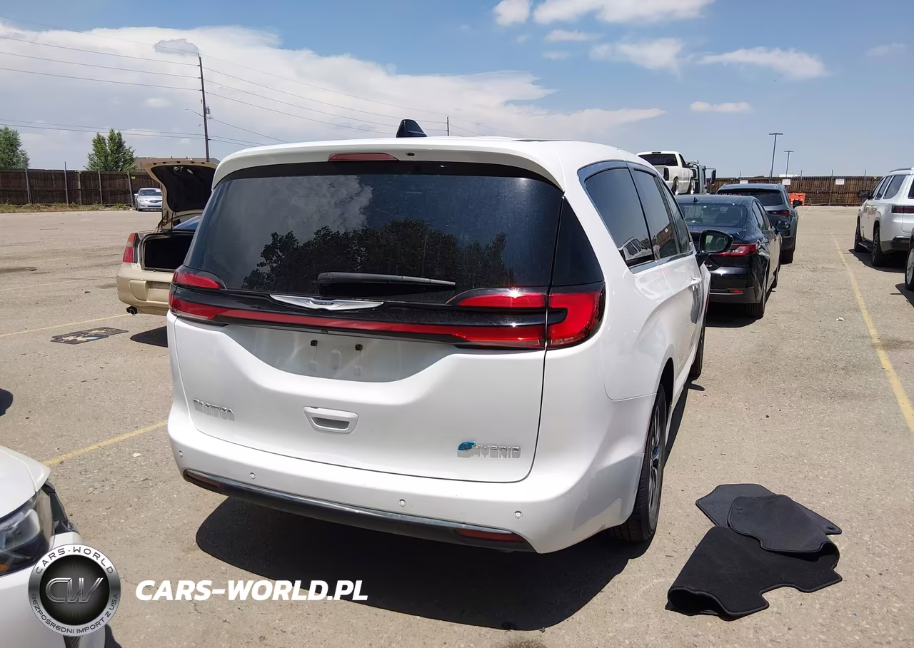 2024 Chrysler Pacifica Hybrid Select VIN:2C4RC1S71RR198735 - 4