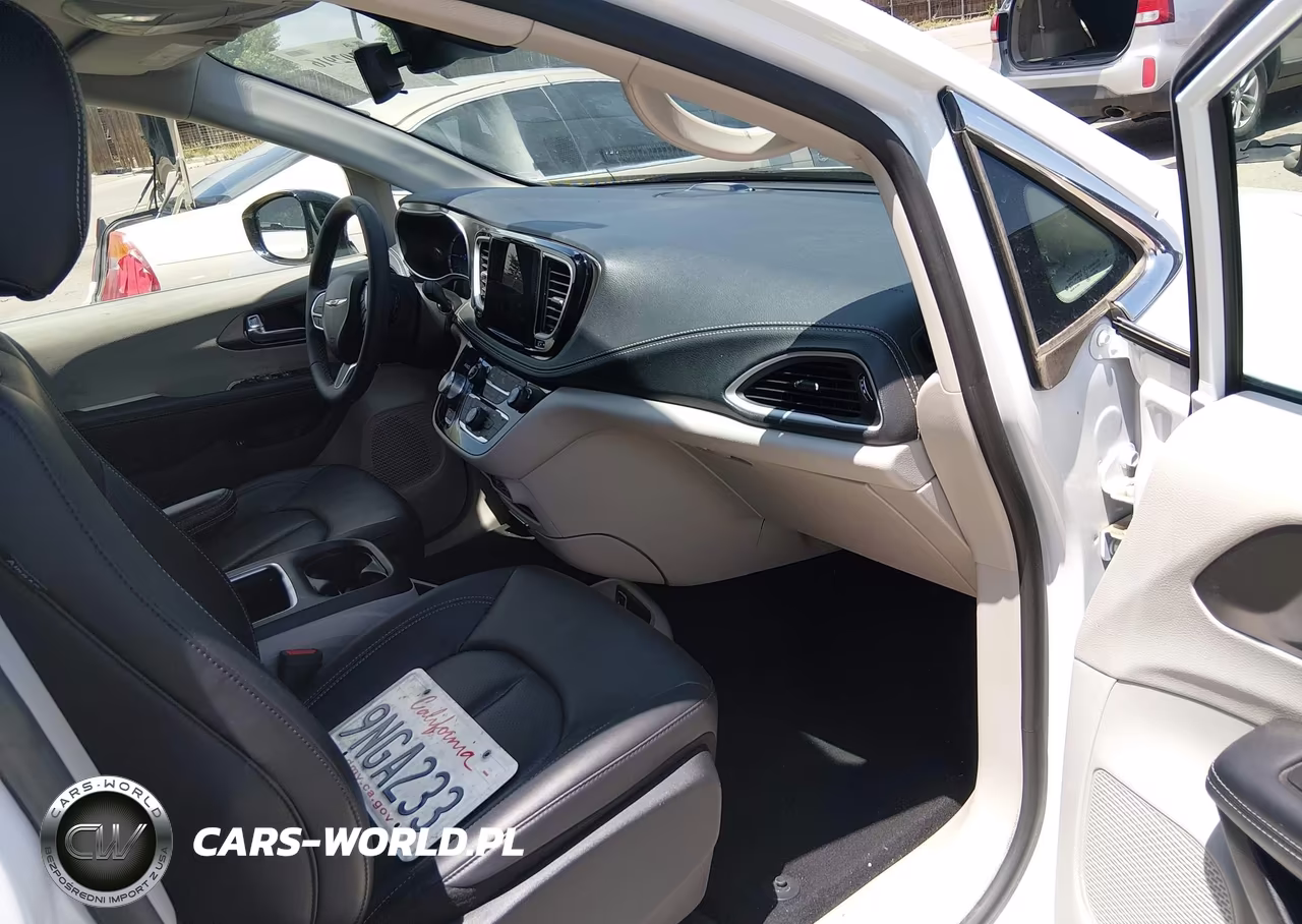 2024 Chrysler Pacifica Hybrid Select VIN:2C4RC1S71RR198735 - 5