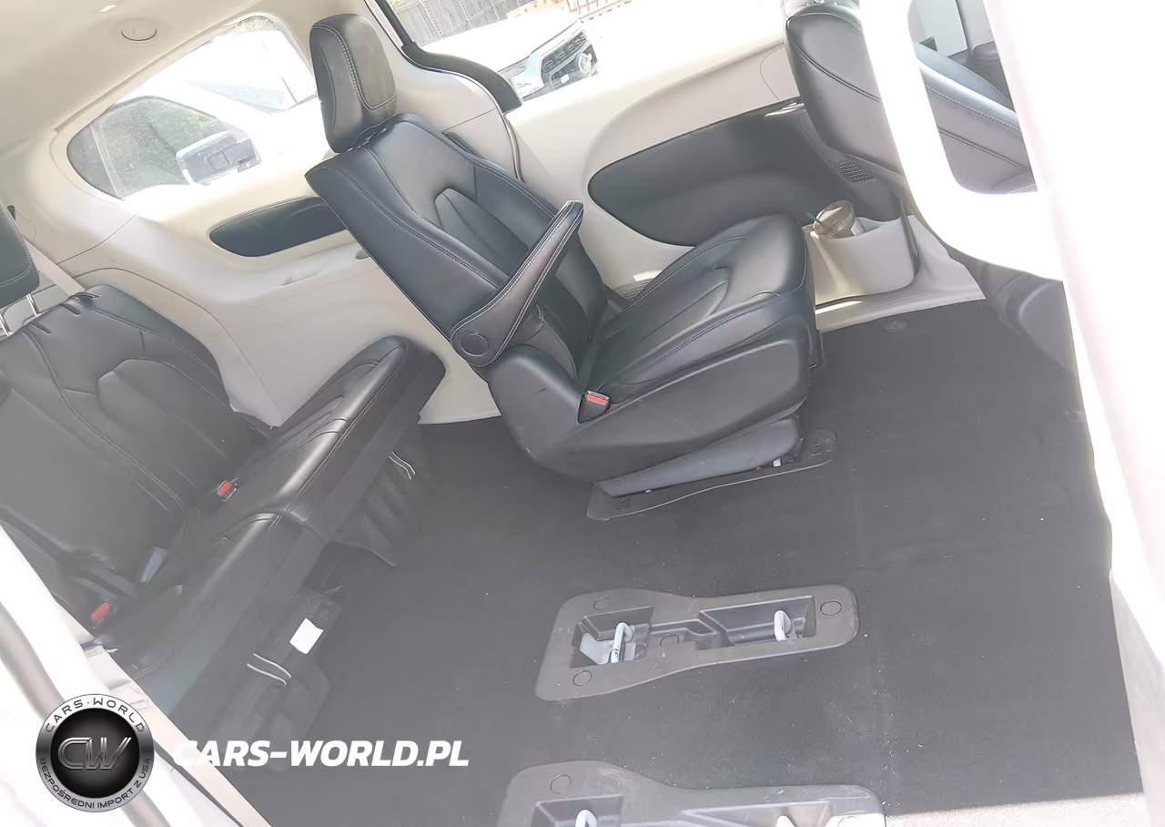 2024 Chrysler Pacifica Hybrid Select VIN:2C4RC1S71RR198735 - 8