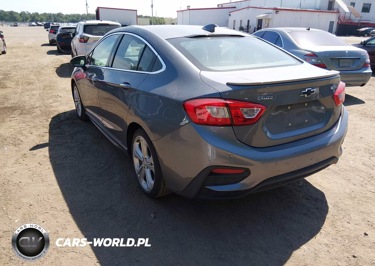 2018 Chevrolet Cruze Premier Auto VIN:1G1BF5SM8J7189437 - 3