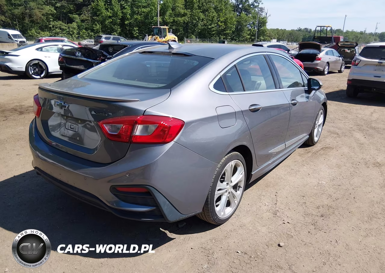 2018 Chevrolet Cruze Premier Auto VIN:1G1BF5SM8J7189437 - 4