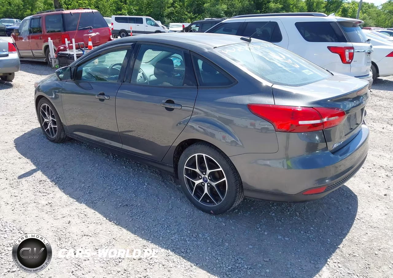2018 Ford Focus Se VIN:1FADP3F29JL276688 - 3