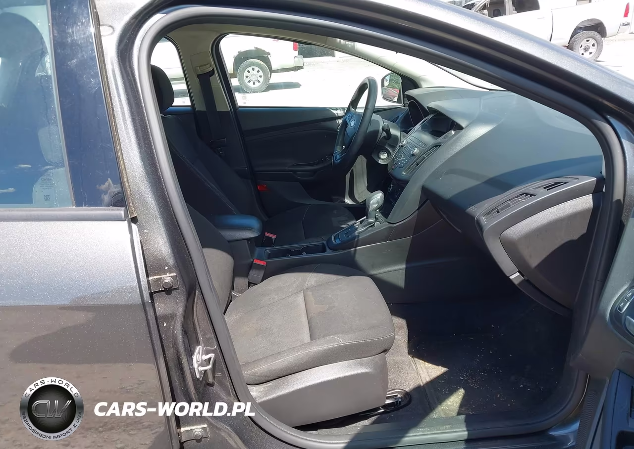 2018 Ford Focus Se VIN:1FADP3F29JL276688 - 5