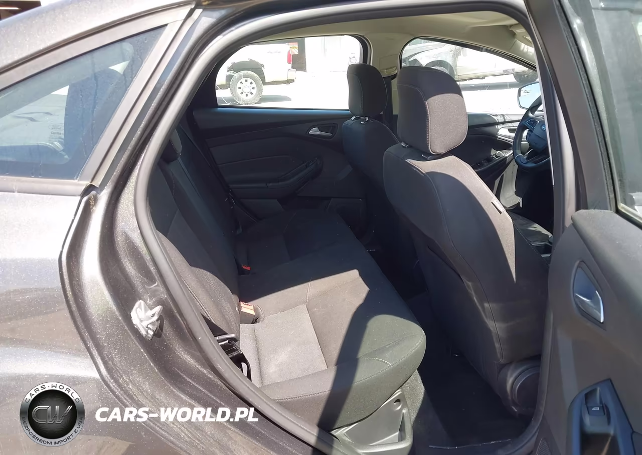2018 Ford Focus Se VIN:1FADP3F29JL276688 - 8
