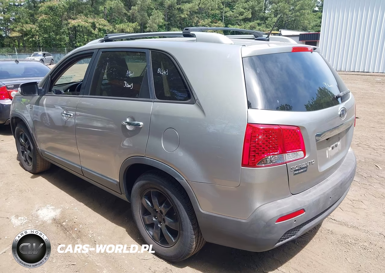 2013 Kia Sorento Lx VIN:5XYKT4A63DG374693 - 3